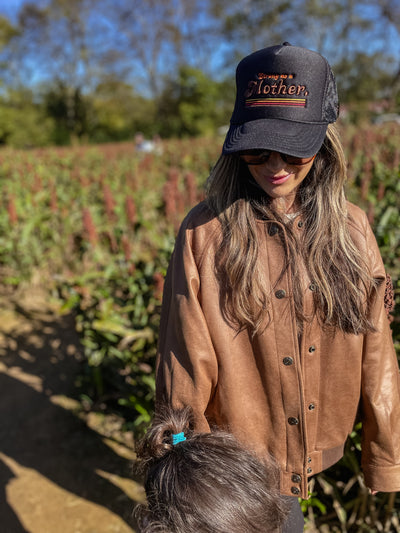 RETRO MOTHER. -  Embroidered Trucker Hat - Black