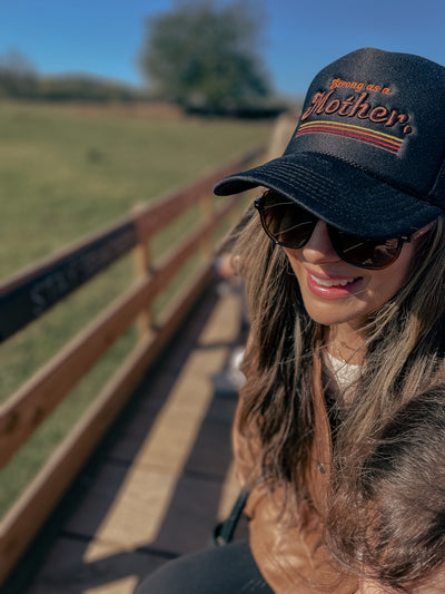 RETRO MOTHER. -  Embroidered Trucker Hat - Black