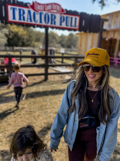 RETRO MOTHER. -Embroidered Trucker Hat - Yellow