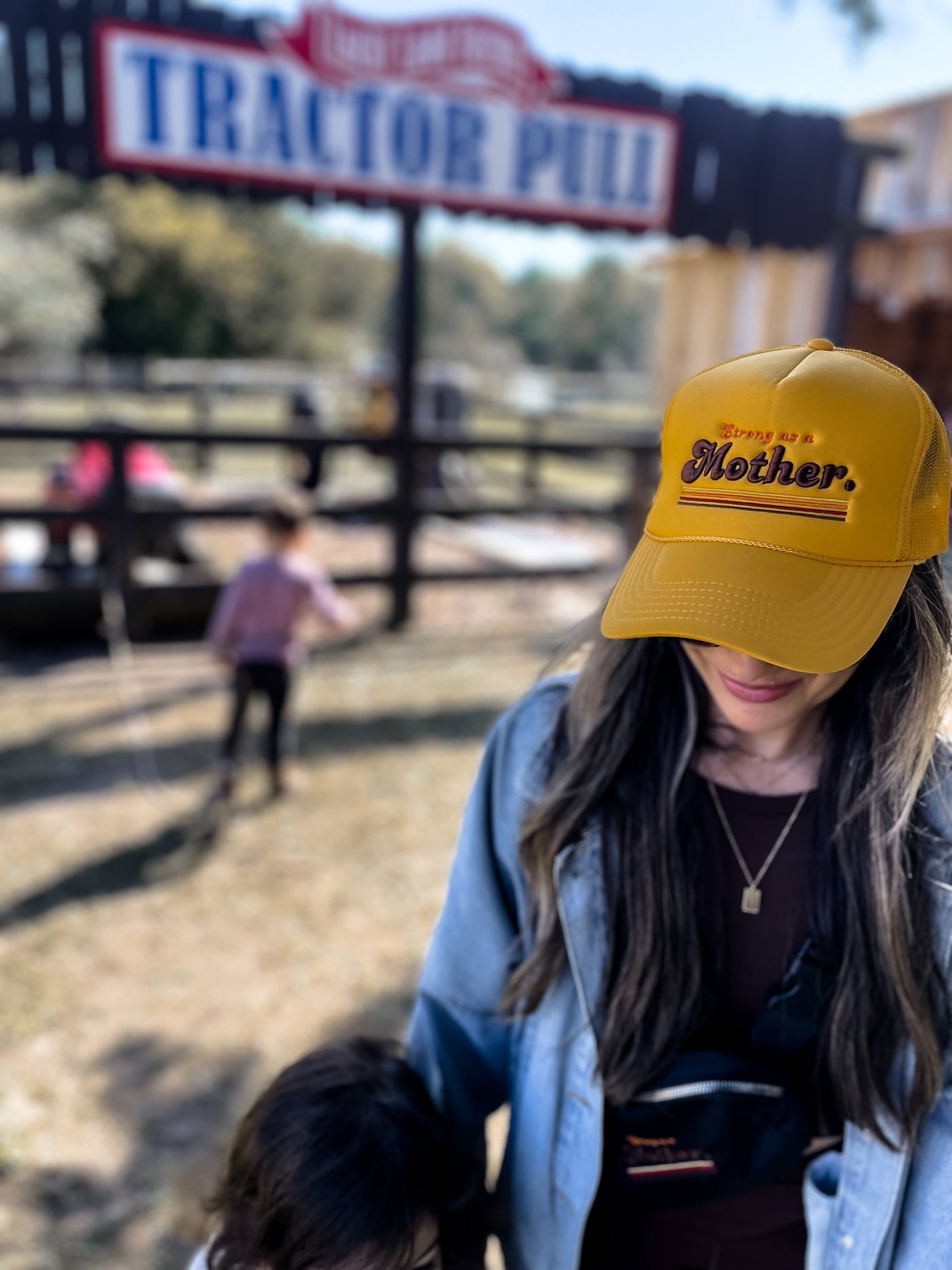 RETRO MOTHER. -Embroidered Trucker Hat - Yellow